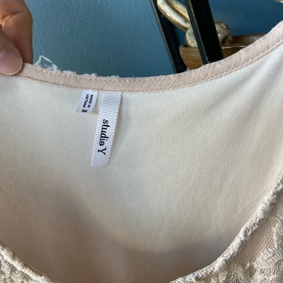 Studio Y Blush Lace Sleeveless Top- Size M in Good Condition - Picture 3 of 8